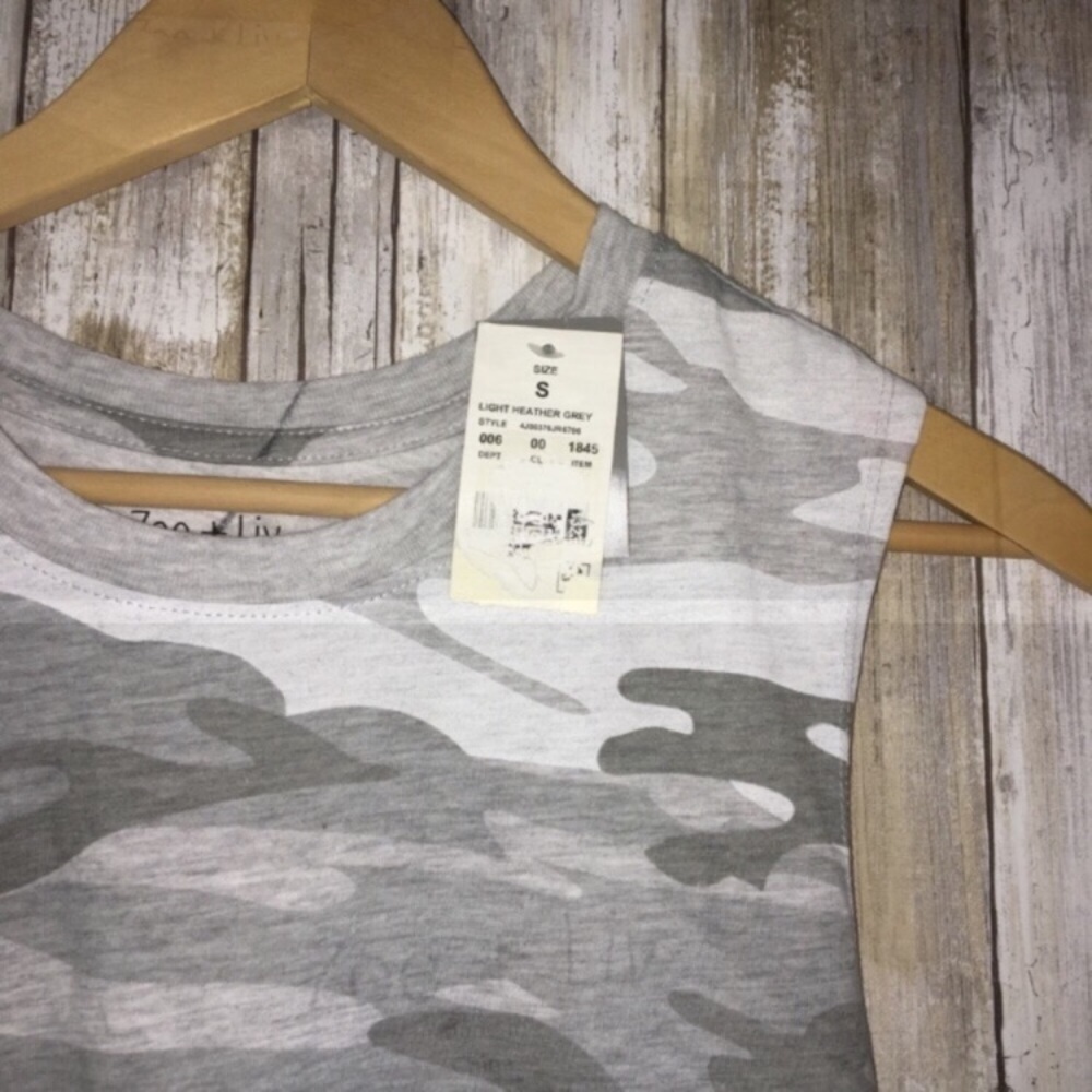 NWT Zoe & Live Grey Camo Tank - Picture 3 of 5
